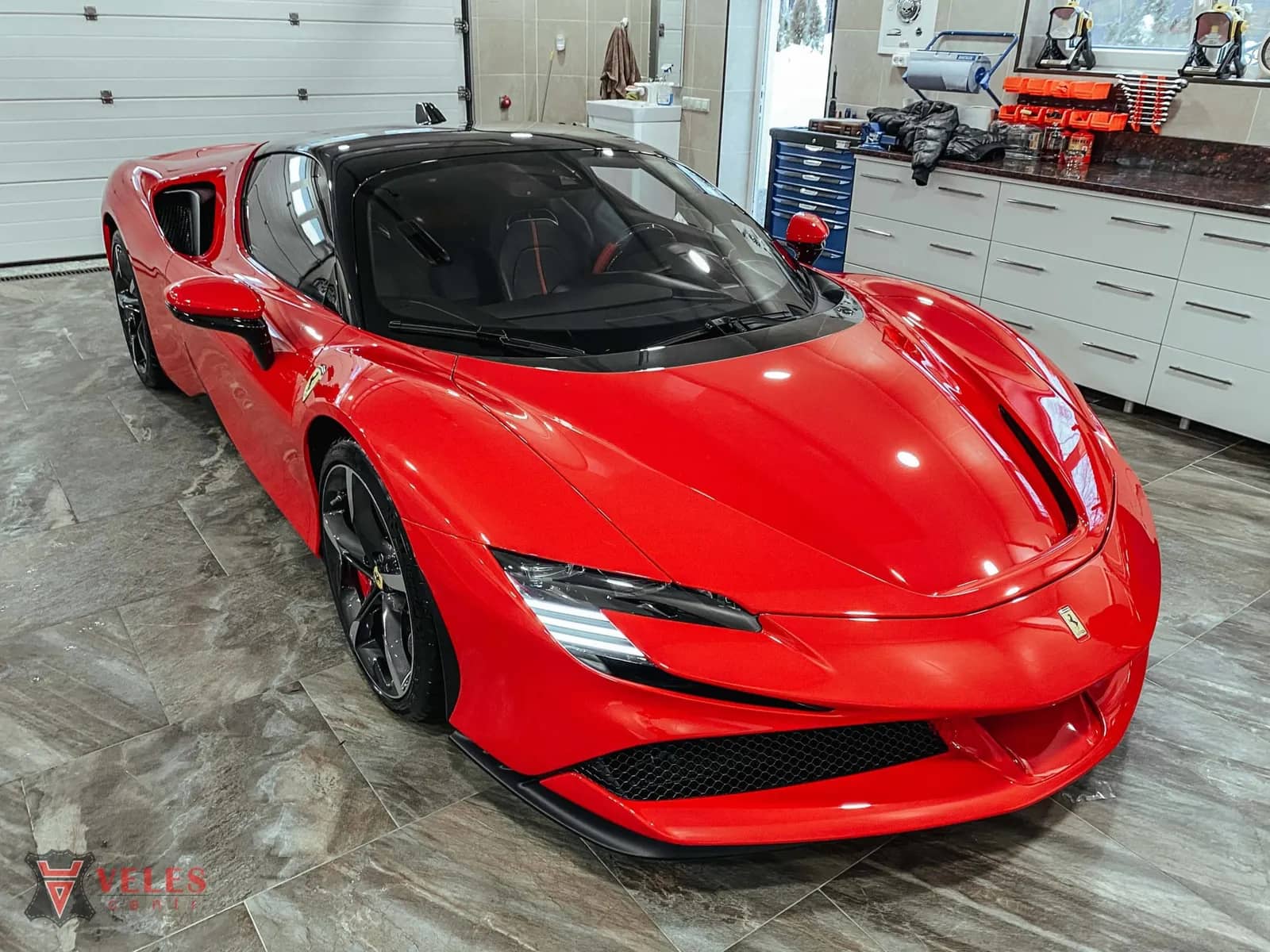 Оклейка кузова автомобиля Ferrari SF90