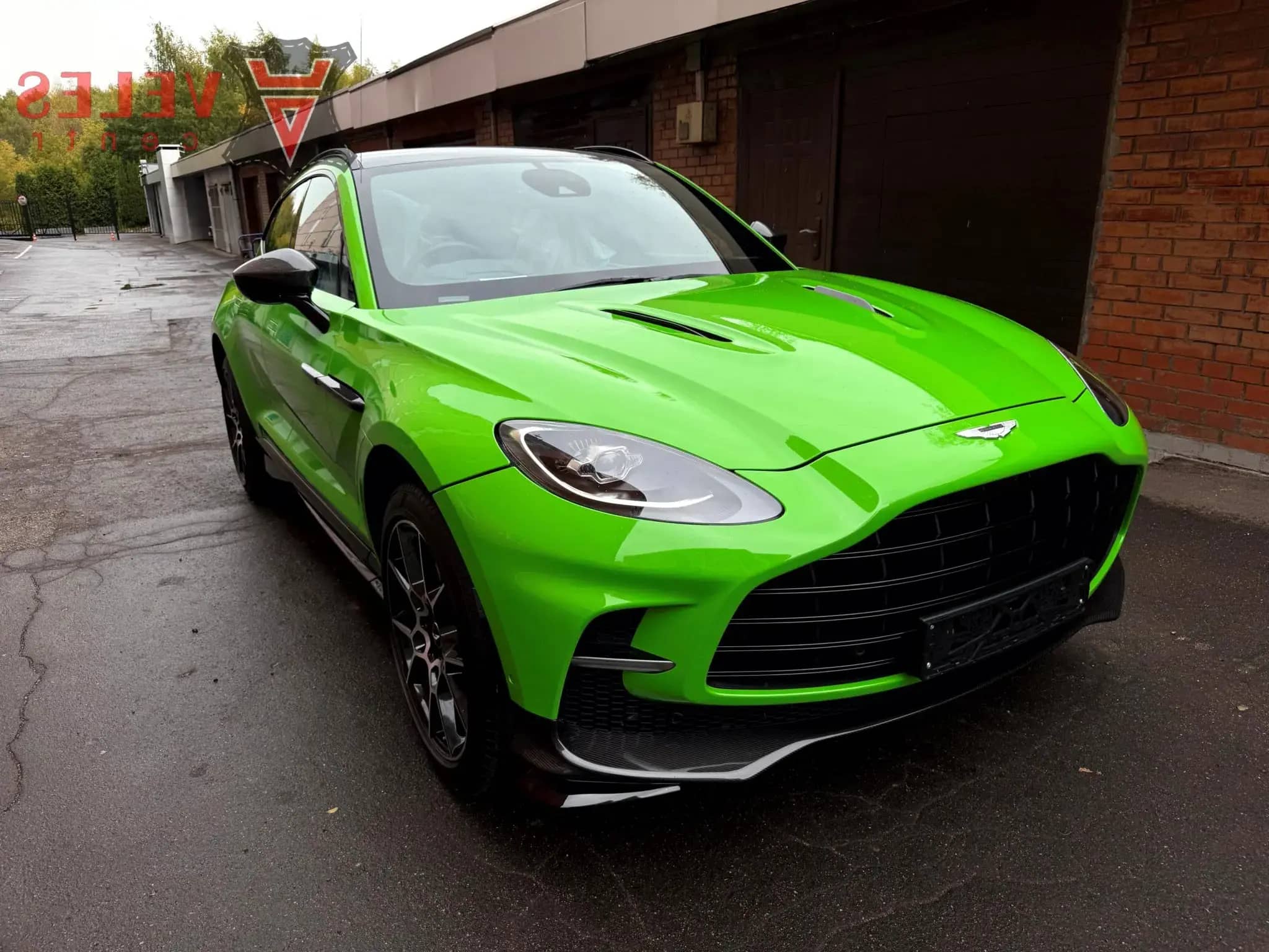 Aston Martin — цветной полиуретан